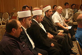 Representanter fra Shariadomstolen på forum for religiøse ledere