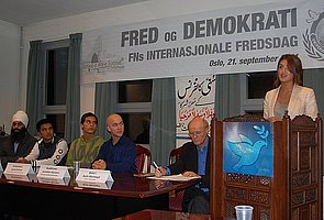 Aydin Moshtagh, Baha'i